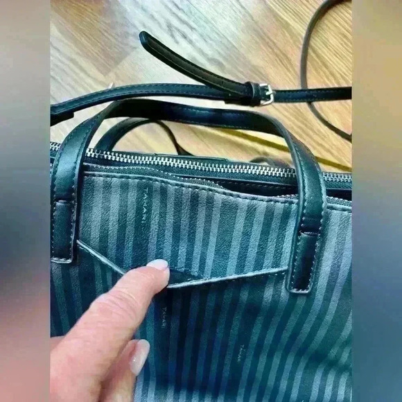 TAHARI - BLACK PURSE WITH HANDLES AND CROSSBODY STRAP - Picture 2 of 16